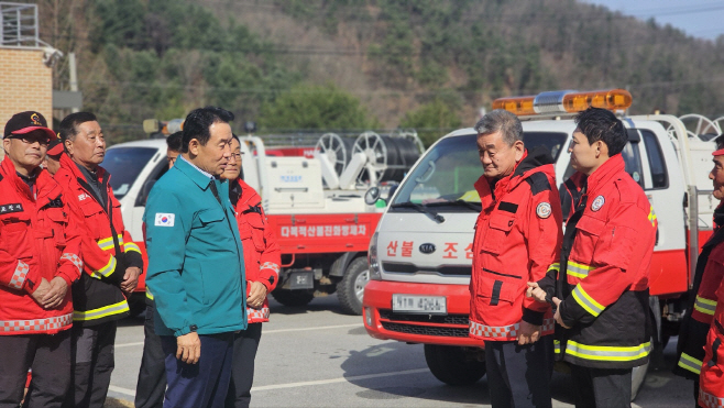 1-2 전국 산불 위기 심각 단계…포천시, 산불 대응태세 현장 ‘점검’