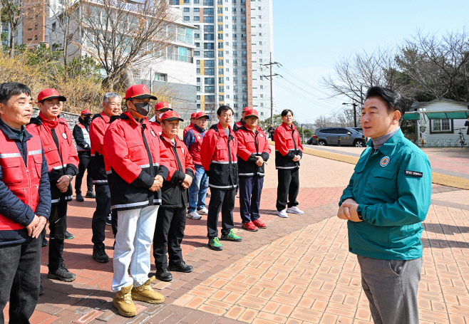 2.녹지산림과(김동근 시장, 산불 예방 인력 격려…“인명피해는 절대 없어야)2