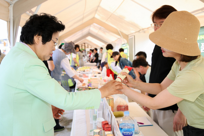 이천시 지역 상품 우선구매로 지역경제 재생 노력