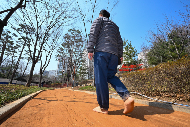 마포구 부엉이근린공원 황톳길 개장1