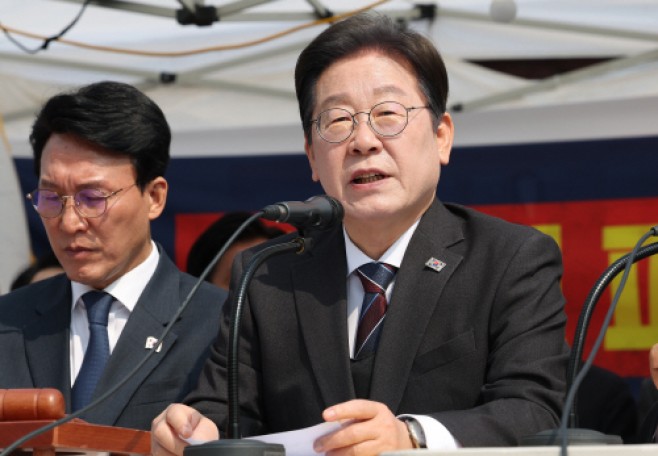 발언하는 이재명 대표<YONHAP NO-3077>
