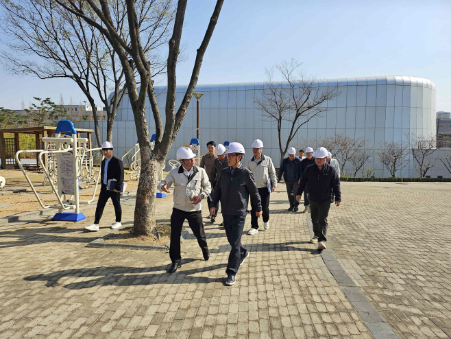 20250404-밀양시시설관리공단, 봄맞이 환경정비 및 안전 점검 활동 펼쳐