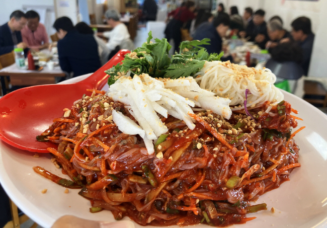 “태안 봄철 별미 실치회 맛보세요”
