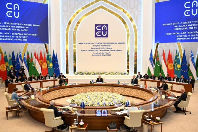 UZBEKISTAN-SAMARKAND-FIRST CENTRAL ... <YONHAP NO-3385> (XINHUA)