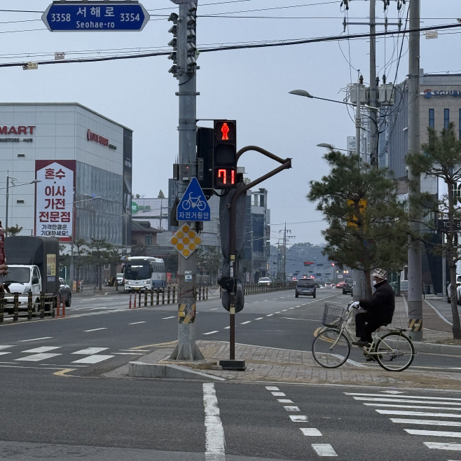 서산시, 보행자 신호등 적색 잔여시간 표시기 확대 설치