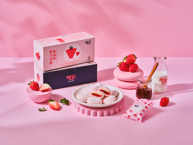 20250409-밀양딸기 품은 딸기크림찹쌀떡, 카카오톡 선물하기 출시!(1)