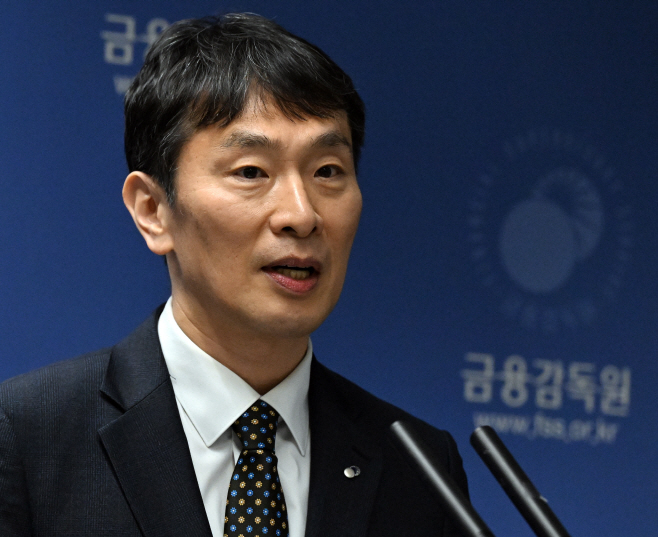 이복현 금감원장, 긴급 브리핑