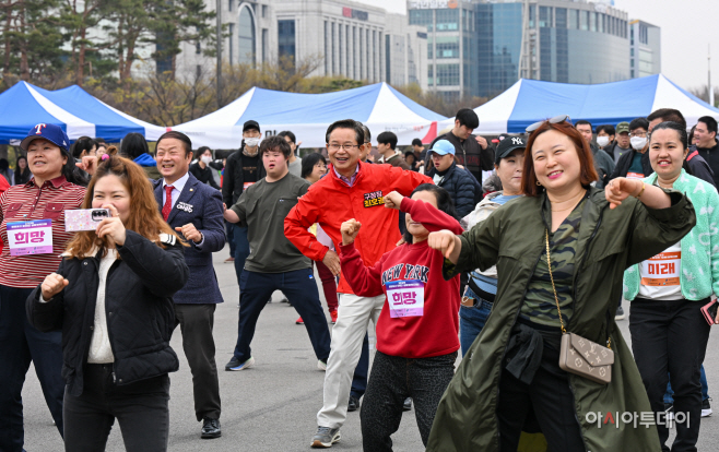 [포토] 영등포구장애인 생활체육대회 몸풀기 댄스