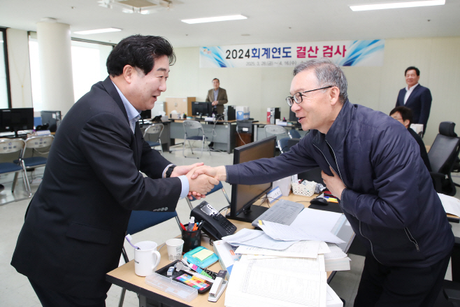 20250409 2024 회계연도 결산감사장 방문 (4)