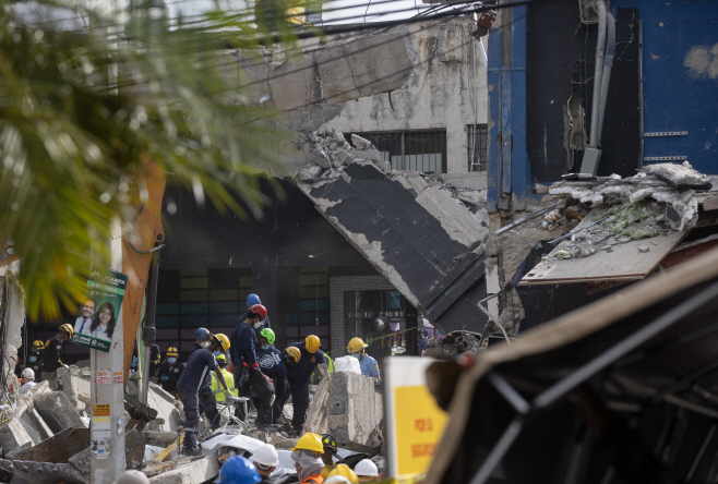 DOMINICAN REPUBLIC CLUB ROOF COLLAPSE