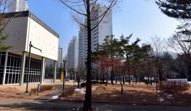 2.도시디자인과(의정부시, ‘음악정원’ 1단계 사업 완료…도시공간, 감성을 품다)2-장암발곡근린공원(울타리철거후)
