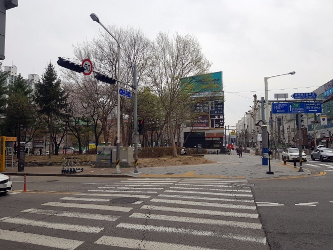 2.도시디자인과(의정부시, ‘음악정원’ 1단계 사업 완료…도시공간, 감성을 품다)4-장암발곡근린공원(현수막게시대등철거후)