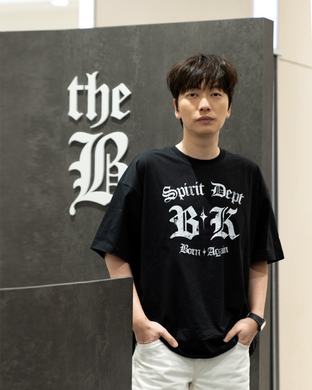 [이미지 3} 버커루, ‘the B’ 팝업스토어에 배우 이동휘 방문