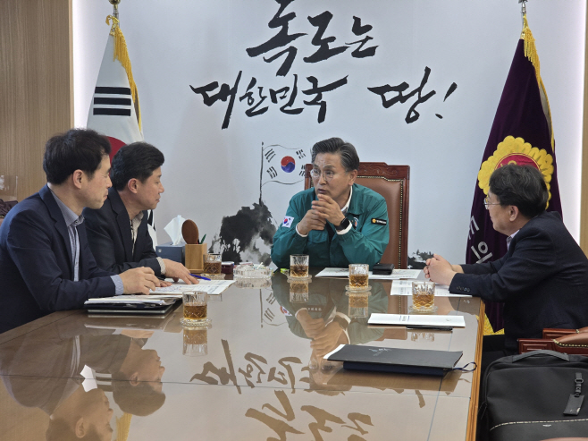 영주-3-1 영주시는 지난 10일 박성만 경북도의장을 만나 영주시 현안사업에 대한 지원을 요청했다