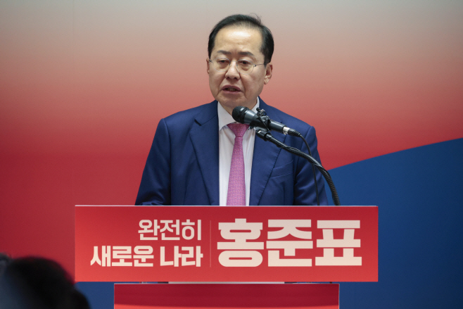 대선 출마 선언하는 홍준표<YONHAP NO-7193>