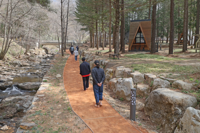 1. 임실군, “성수산 왕의 숲길 맨발로 걸어보세요”