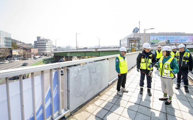 2025-03-20-2-북한남삼거리 보도육교 안전점검(북한남삼거리 보도육교)_nc2_8260
