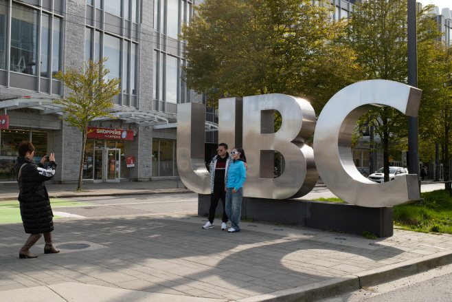 USA-TRUMP/UNIVERSITIES-CANADA