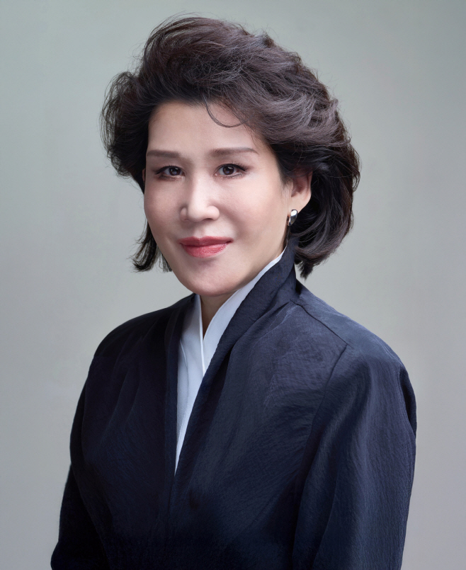 정유경 신세계 회장 공식사진 최최종240424.png