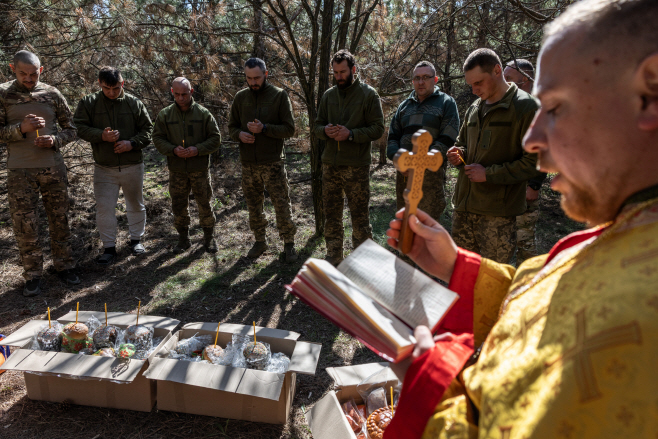 UKRAINE-CRISIS/EASTER-FRONTLINE