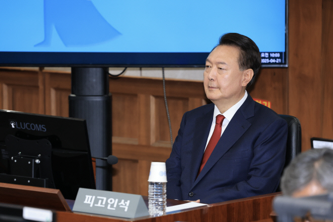 윤석열 전 대통령, 내란혐의 2차 공판 출석