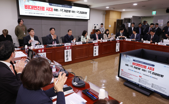 권영세 비대위원장 '비대면진료 법제화를 위해'<YONHAP NO-3276>