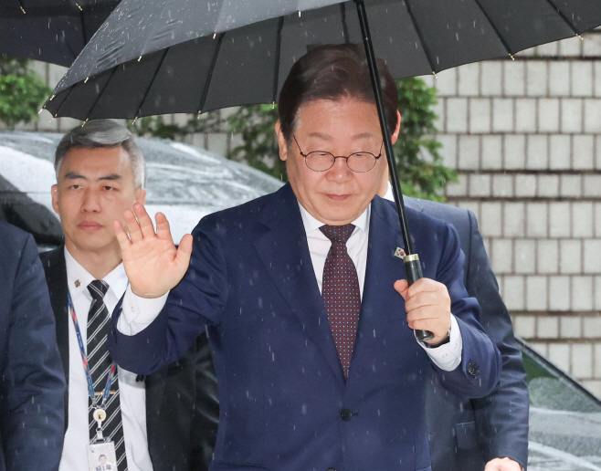 법정 향하는 이재명 후보