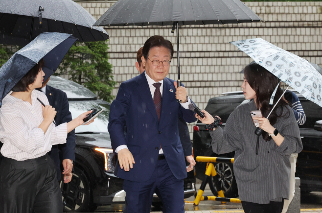 법정 향하는 이재명 후보<YONHAP NO-2586>