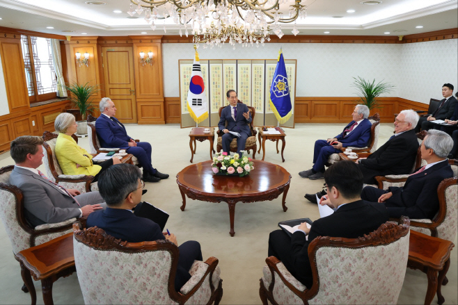 한덕수 권한대행, 미국 학계·전직 행정부 인사 접견