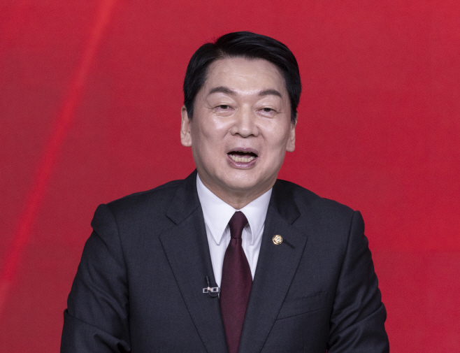 국민의힘 제21대 대선 후보자 1차 경선 토론회에...<YONHAP NO-3321>