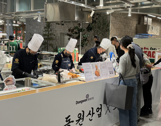 [보도자료] 동원산업, 초밥 명인 스시코우지와 더현대 팝업스토어 연다