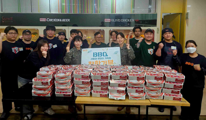 [사진1] BBQ치킨_BBQ가 파병을 앞둔 레바논평화유지단 31진 장병들에게 ‘치킨대학 착한기부’를 통해 황금올리브치킨 200인분을 전~