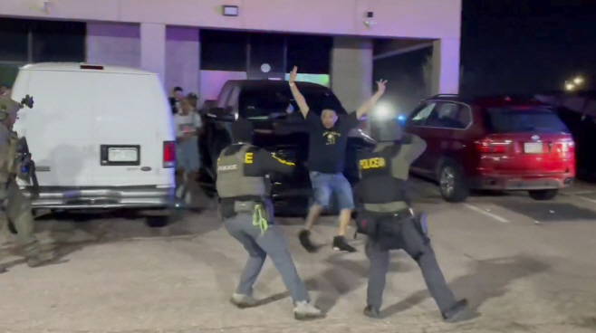 Immigration-Colorado-Nightclub Raid <YONHAP NO-0972> (AP)