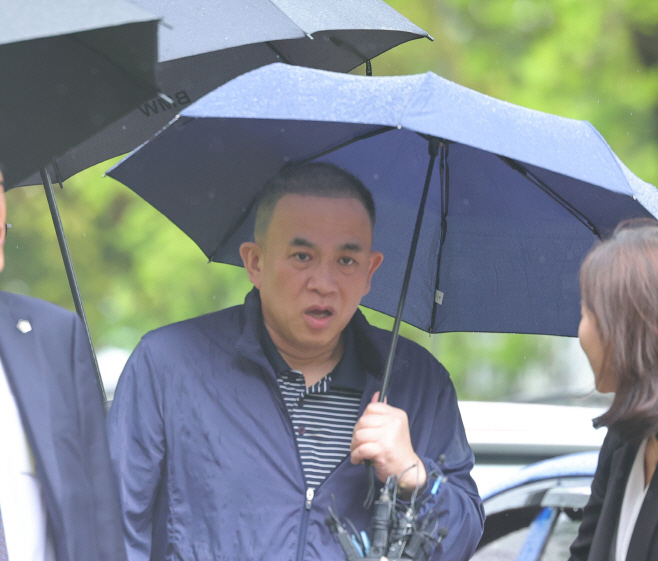 법원 향하는 명태균<YONHAP NO-3431>