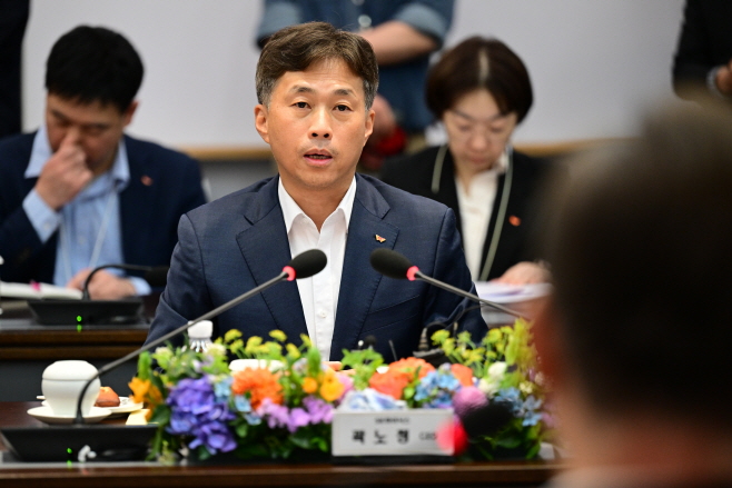 이재명 대표 간담회서 인사말하는 곽노정 CEO<YONHAP NO-5303>