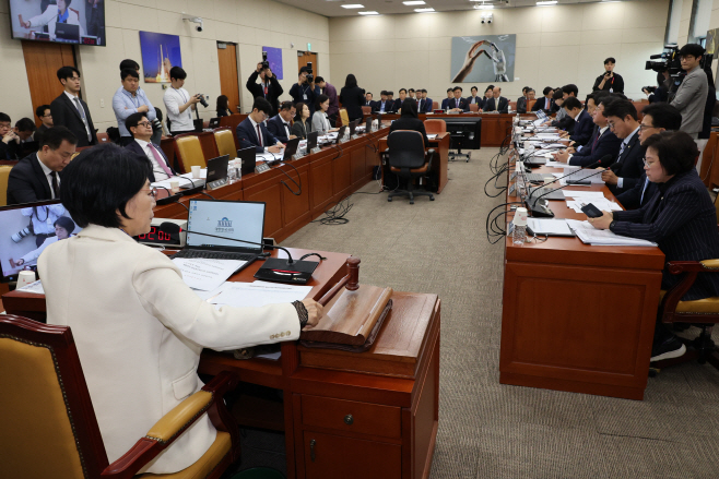 과방위, 추경예산안 상정<YONHAP NO-3344>