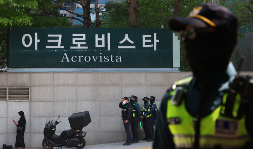 검찰, 건진법사 의혹 '윤 전 대통령 부부 사저'