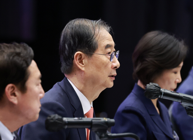 한덕수 권한대행, 중기 규제혁신 현장 소통 간담...<YONHAP NO-5407>