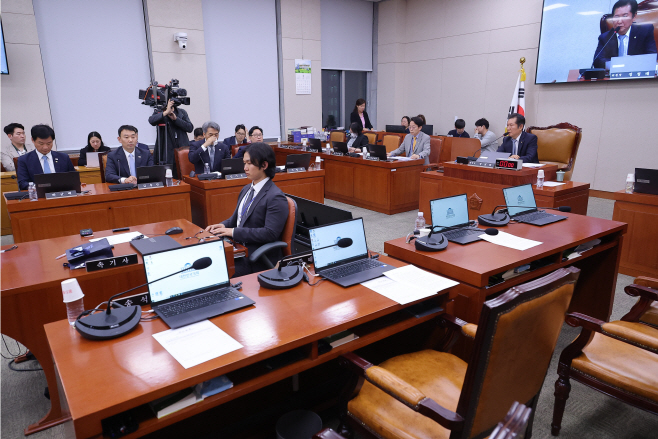 국회 법사위, 국민의힘 퇴장 속 최상목 탄핵 조...<YONHAP NO-4763>