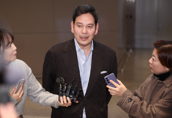 취재진 질문 답하는 정용진 신세계그룹 회장