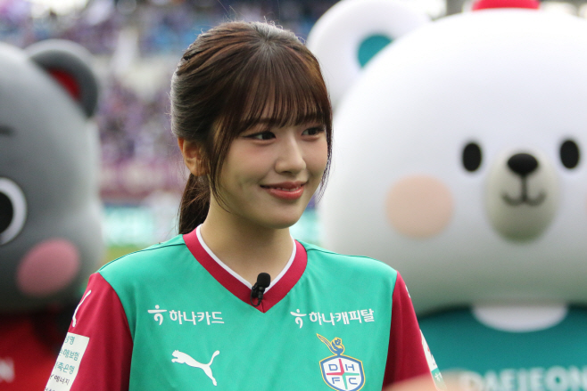 안유진