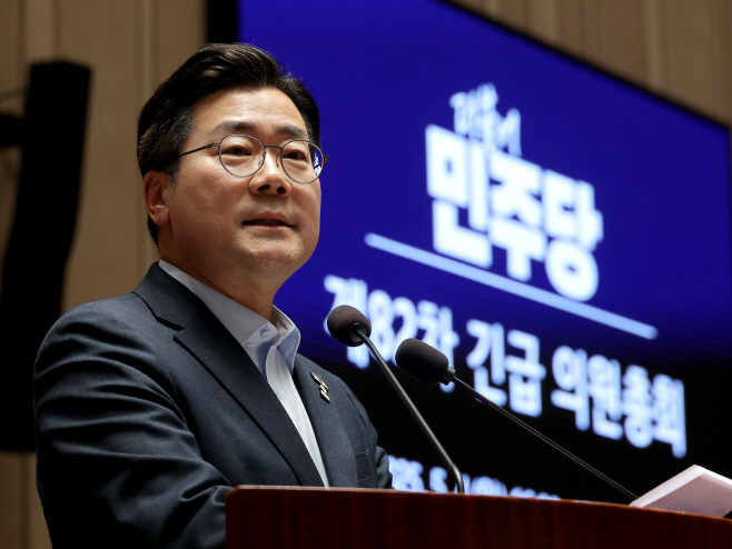 발언하는 박찬대 원내대표<YONHAP NO-5360>