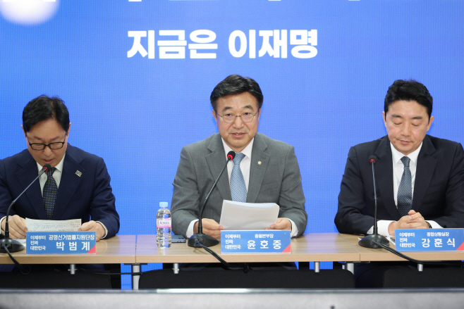 발언하는 윤호중 선대위 총괄본부장<YONHAP NO-2032>