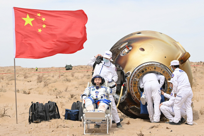 CORRECTION-TOPSHOT-CHINA-SPACE