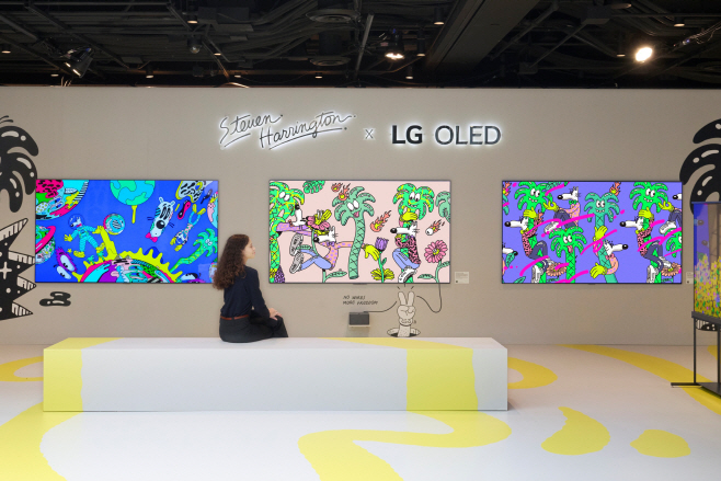 [사진1] LG 올레드 에보, 압도적 화질로 표현한 팝아트로 뉴요커 눈길 사로잡는다