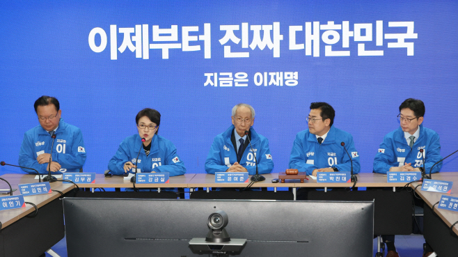 발언하는 강금실 괄선대위원장<YONHAP NO-3055>