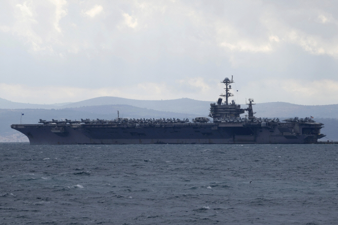 Navy Fighter Jet Overboar <YONHAP NO-0843> (AP)
