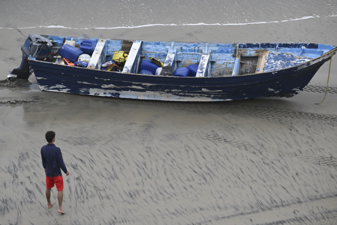 California Capsized Boat <YONHAP NO-0582> (AP)