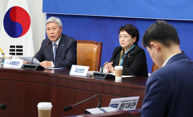 발언하는 서왕진 의원<YONHAP NO-4333>