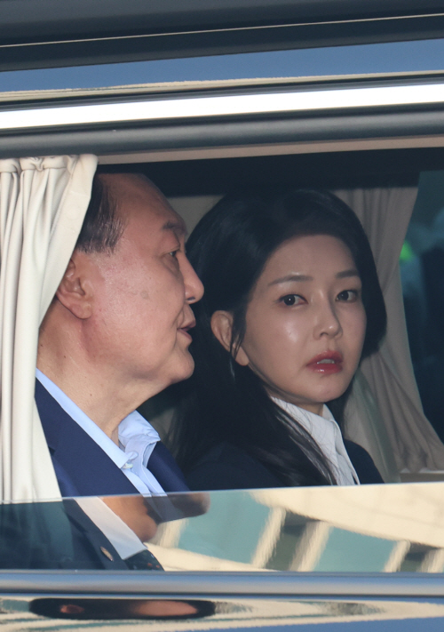 한남동 관저 떠나는 윤석열 전 대통령